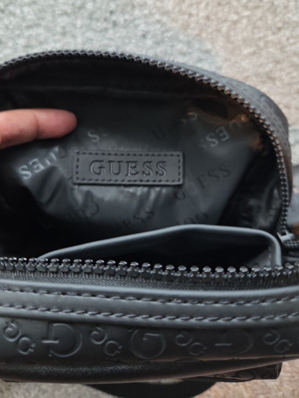 GUESS Black Embossed Logo Mini Messenger Bag NWOT - Picture 2 of 4